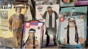 François BRETON-CHAMPIGNY, "COSTUMES OFFENSANTS : DES MAGASINS D’HALLOWEEN TARDENT À ARRIVER EN 2022", 27 octobre 2022, https://urbania.ca/article/costumes-offensants-magasins-halloween-2022